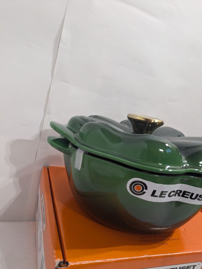 レア品未使用　ル・クルーゼ　ココット　トレフル　クローバー　20cm　エメラルド
