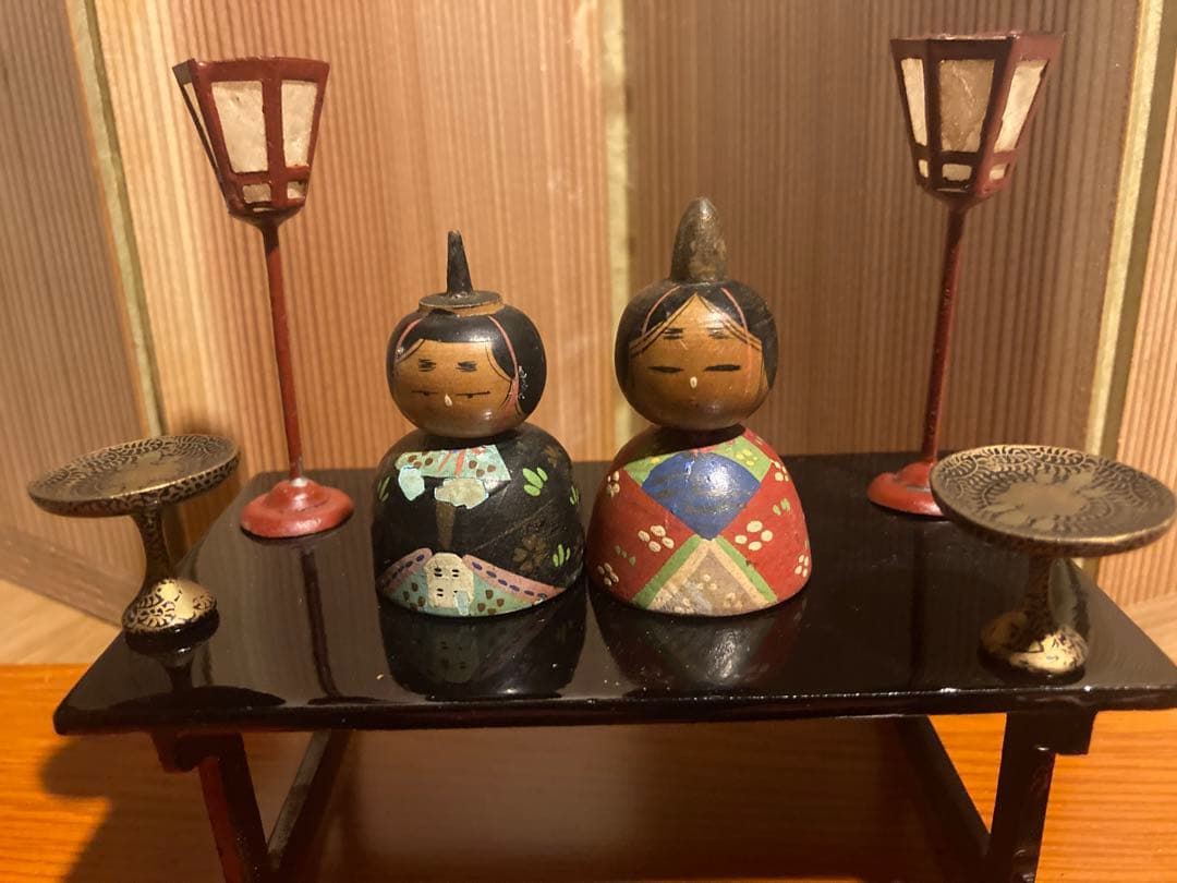 小さい小さい雛人形と小さい小さい雛道具