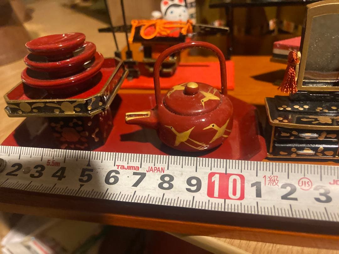 小さい小さい雛人形と小さい小さい雛道具