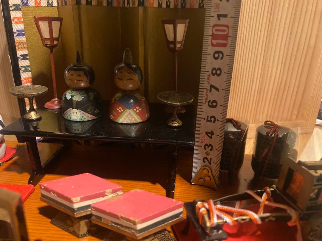 小さい小さい雛人形と小さい小さい雛道具