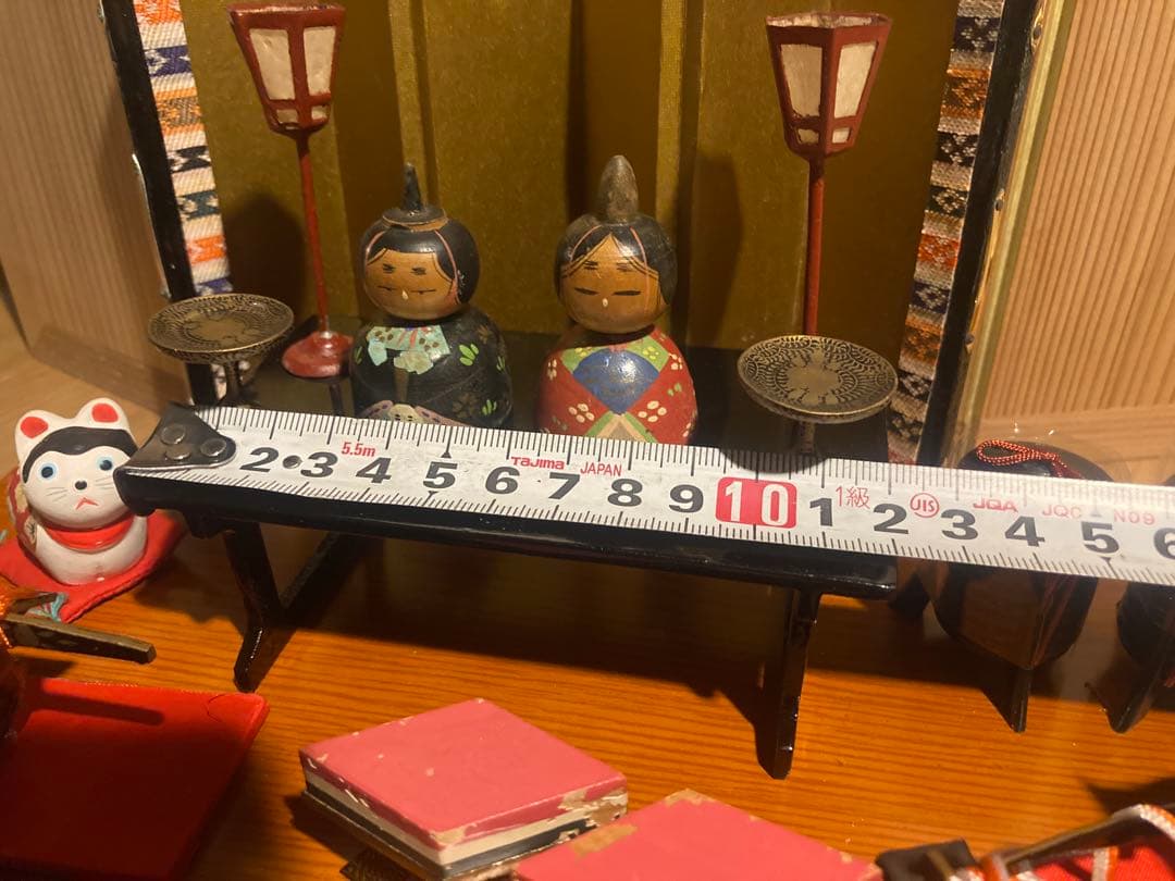 小さい小さい雛人形と小さい小さい雛道具