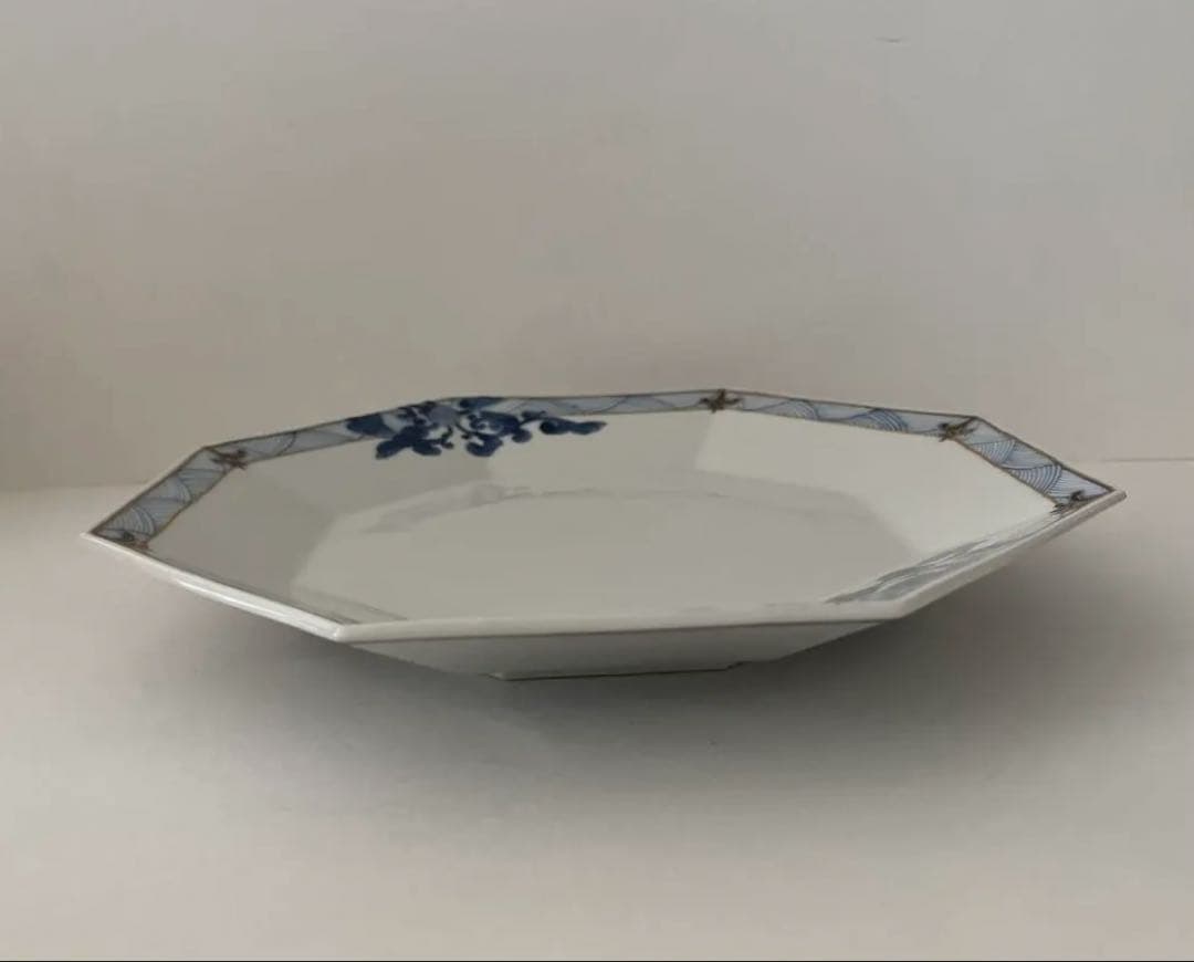 九谷焼八角形の青花模様皿 牡丹唐草盛り皿約27cm 山本長左作　期間限定価格