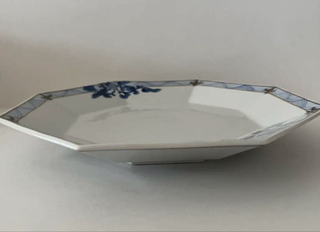 九谷焼八角形の青花模様皿 牡丹唐草盛り皿約27cm 山本長左作　期間限定価格