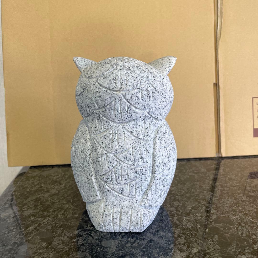 フクロウ型石の置物
