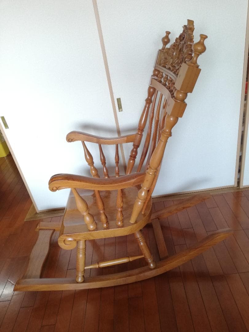 ロッキングチェア　マホガニー材　クラシック　揺ら揺ら椅子　アンティーク彫刻