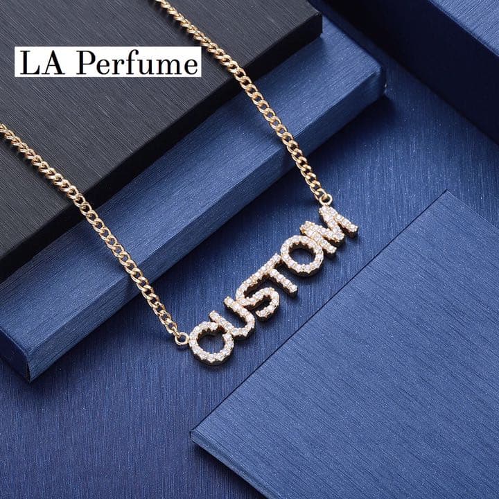 イニシャル♡ラインストーン✨ネームネックレス✨名入れ♡ゴージャス✨手作り