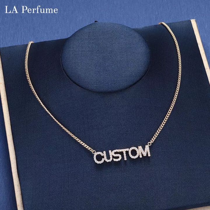 イニシャル♡ラインストーン✨ネームネックレス✨名入れ♡ゴージャス✨手作り