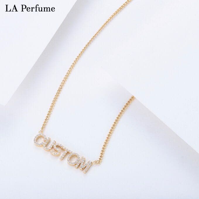 イニシャル♡ラインストーン✨ネームネックレス✨名入れ♡ゴージャス✨手作り