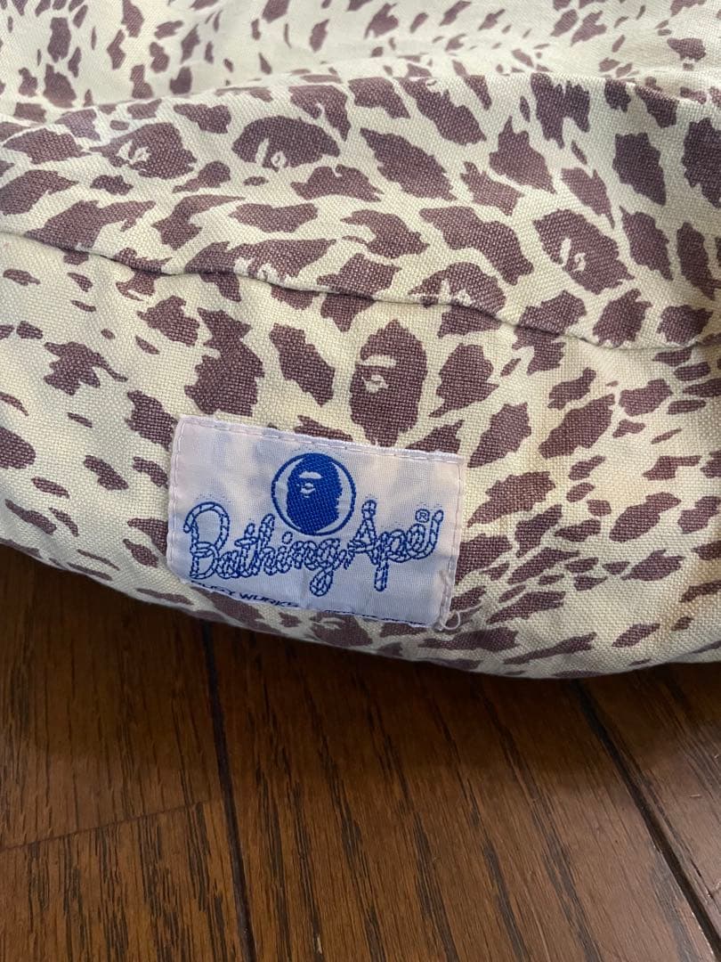 希少！A BATHING APEレオパード柄ラウンドクッションカバー