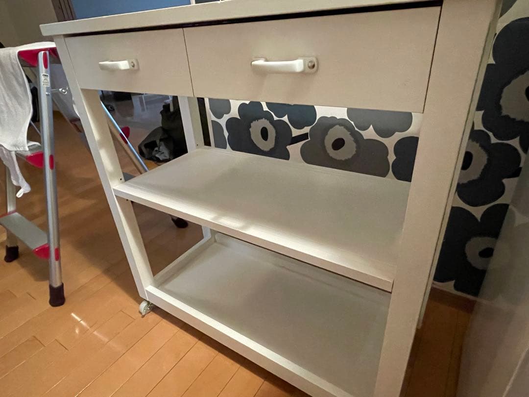 ホワイトキッチンカウンター タイルトップ