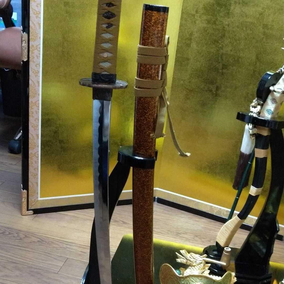 金箔の屏風と子供用、甲冑