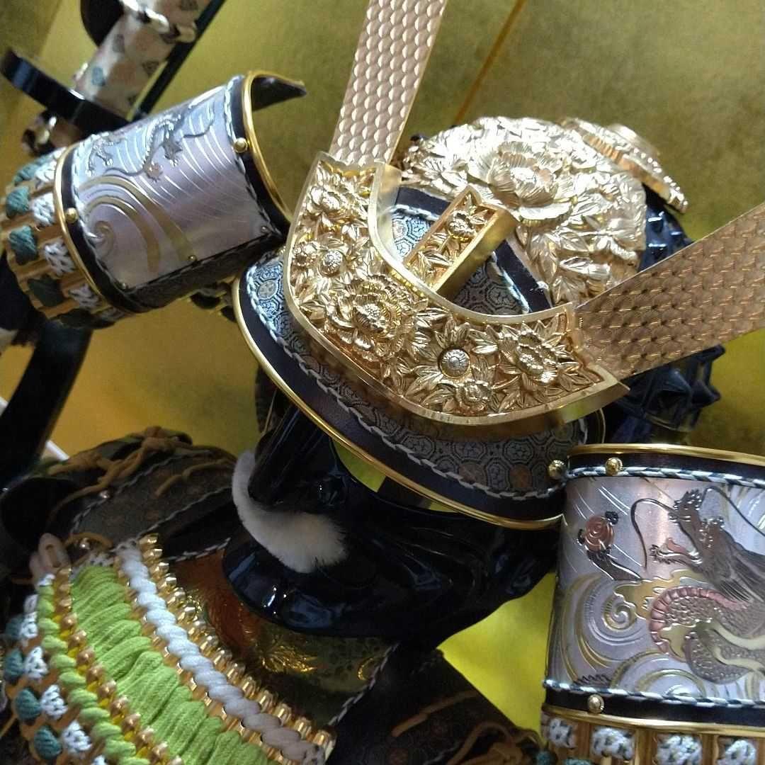 金箔の屏風と子供用、甲冑