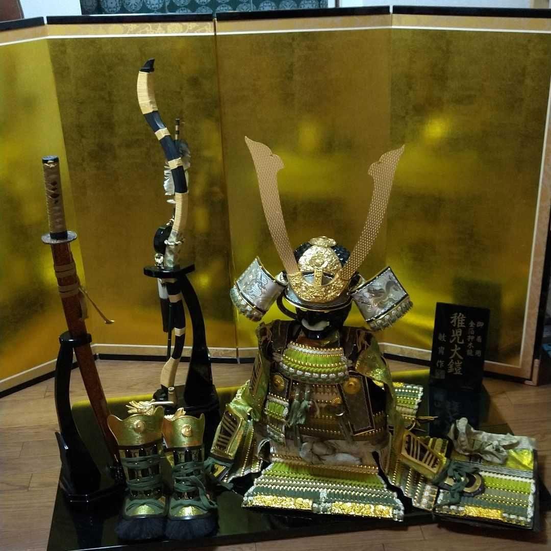 金箔の屏風と子供用、甲冑