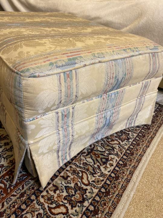 トーマスビル　オットマン　大塚家具