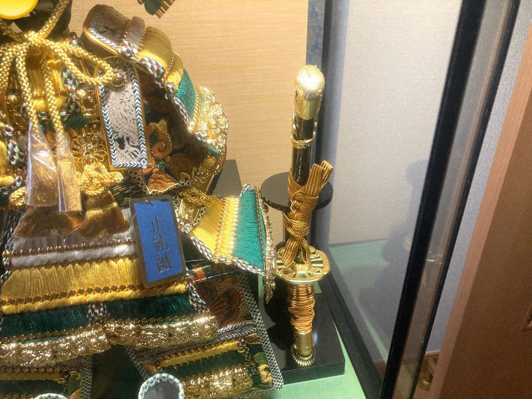 五月人形　鎧ケース飾り　ガラスケース入り