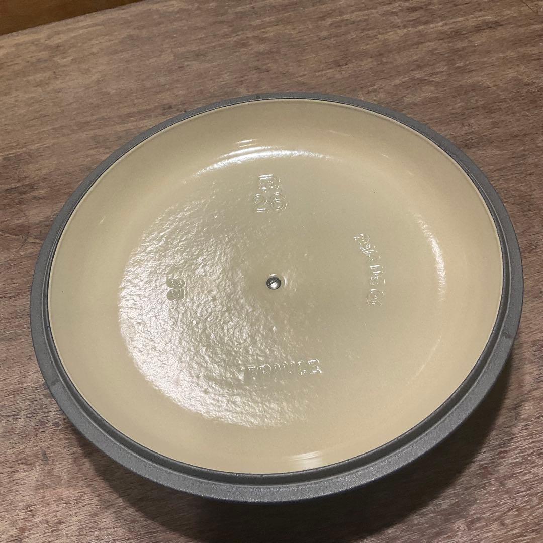 美品！ル・クルーゼ シグニチャー ビュッフェ・キャセロール 26cm