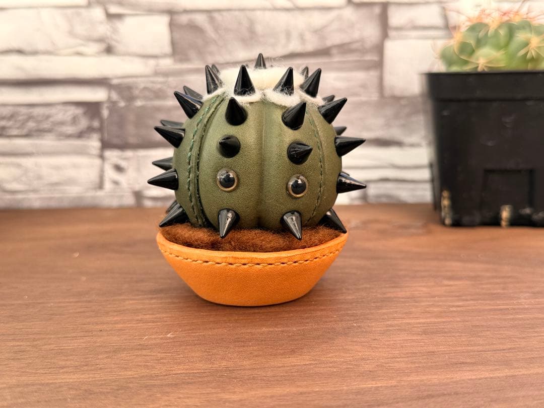 革製　サボテン　ぬいぐるみ