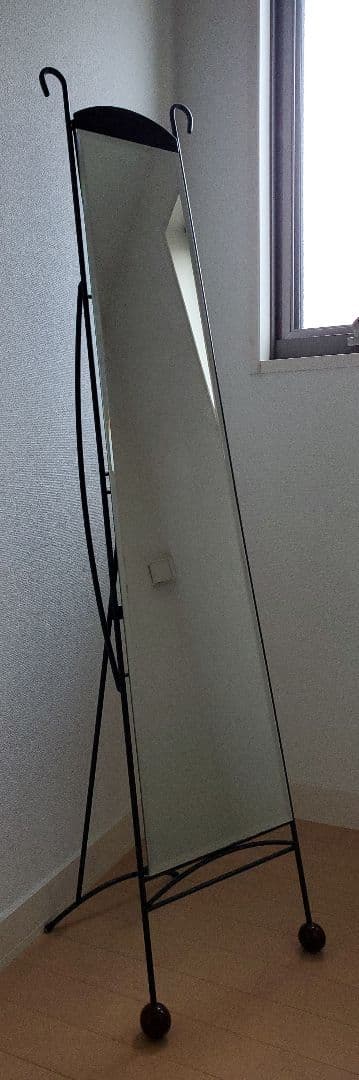 アンティーク　アイアン　スタンドミラー
