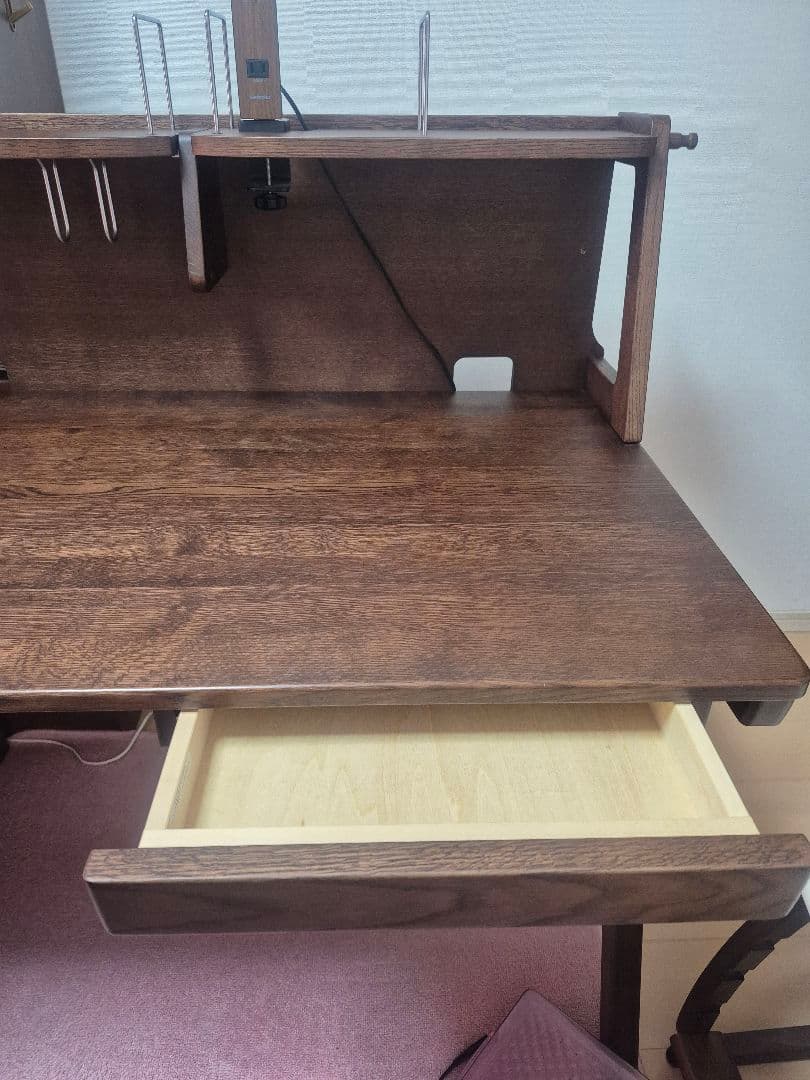 Karimoku ピュアナチュール モカブラウン デスクとパネルのみ、照明付き