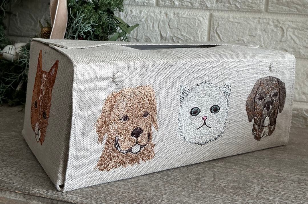 コーラル&タスク　Coral&Task 刺繍ティッシュボックス