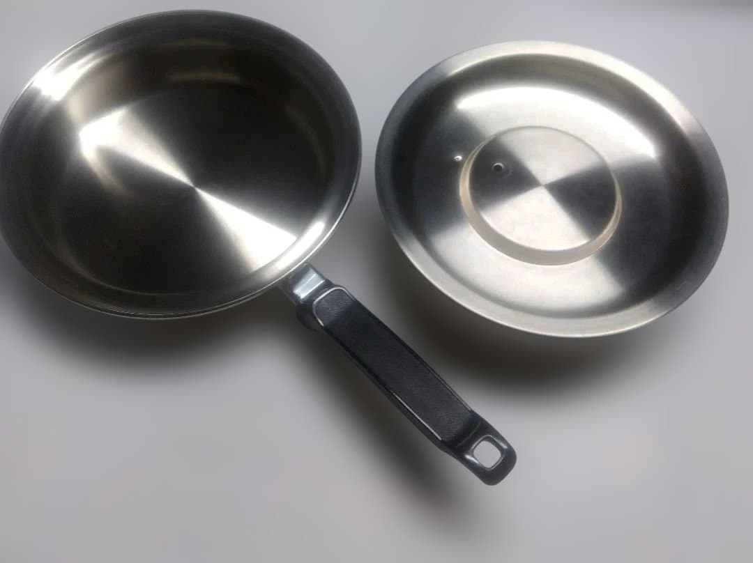 InductAcoreオールクラッド浅型中鍋片手鍋　蒸気口あり