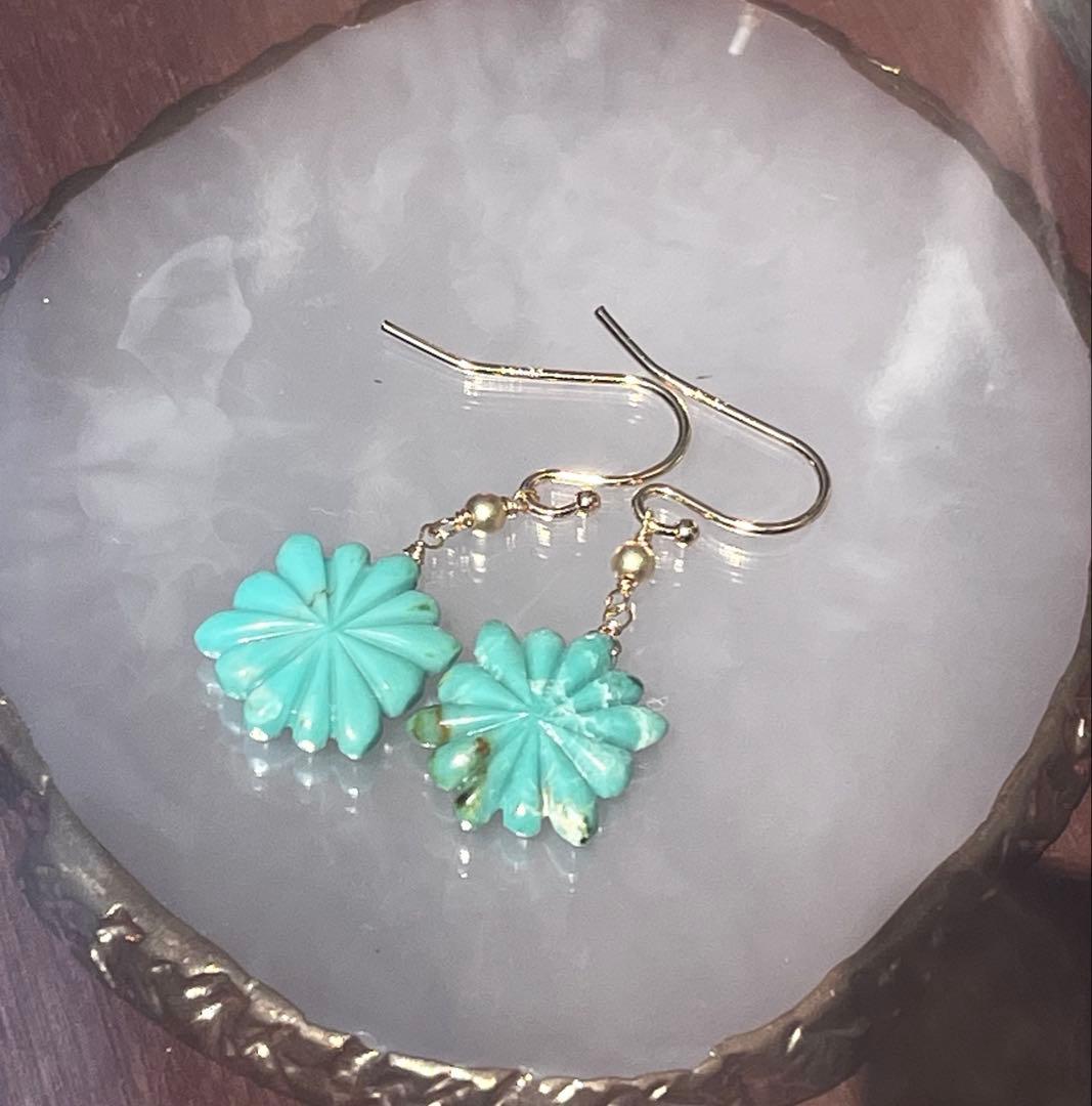 kayaです。14kgfアリゾナターコイズフラワーカービングピアス