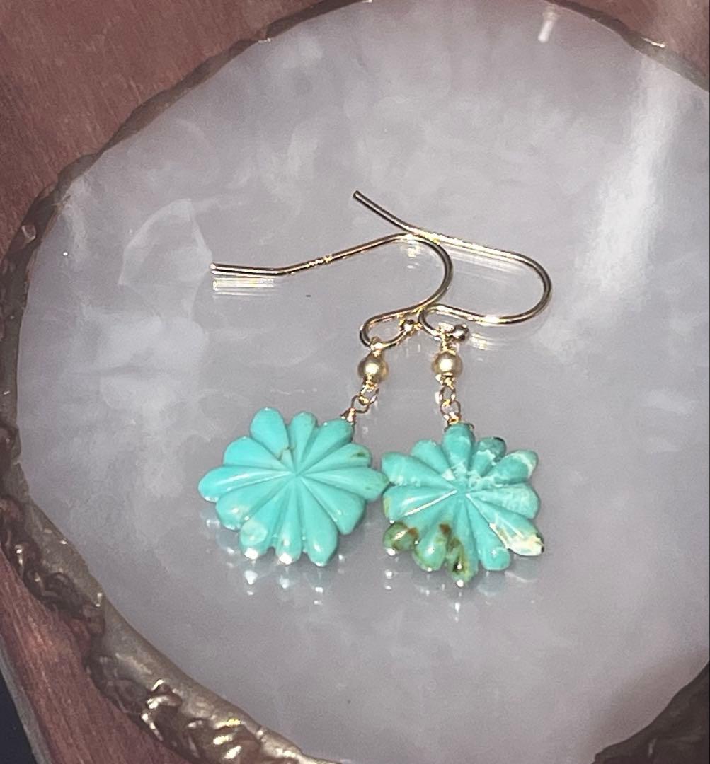 kayaです。14kgfアリゾナターコイズフラワーカービングピアス