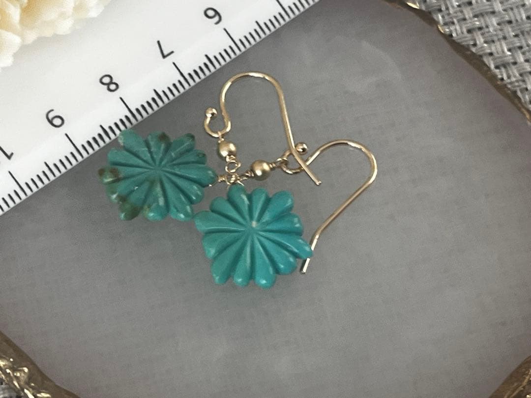 kayaです。14kgfアリゾナターコイズフラワーカービングピアス