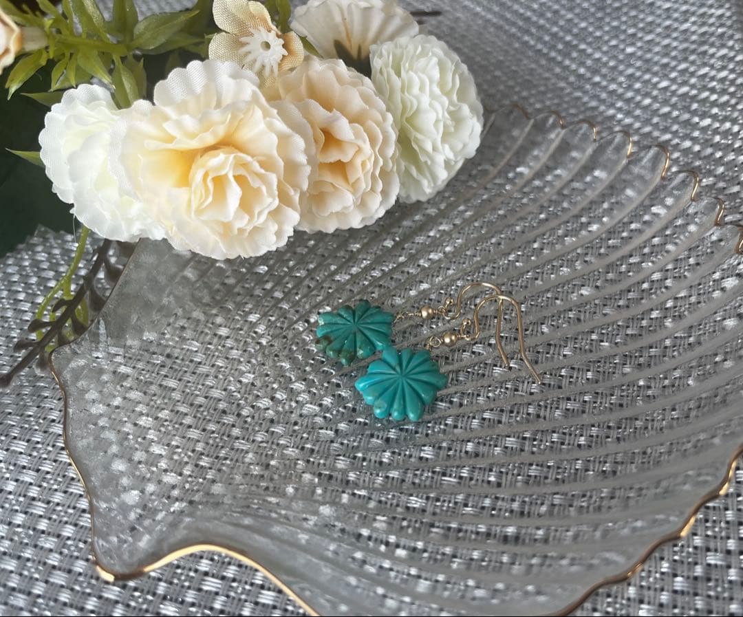 kayaです。14kgfアリゾナターコイズフラワーカービングピアス