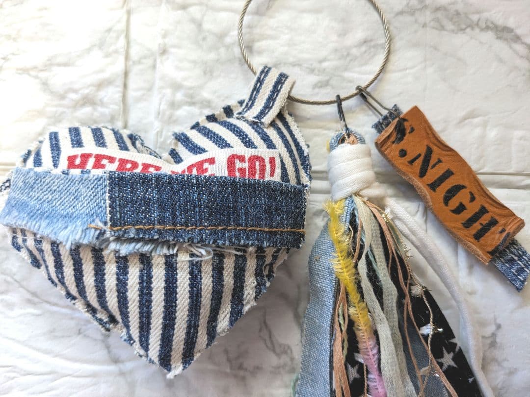 タッセルキーホルダー デニムリメイクハートチャーム️♡革タグ