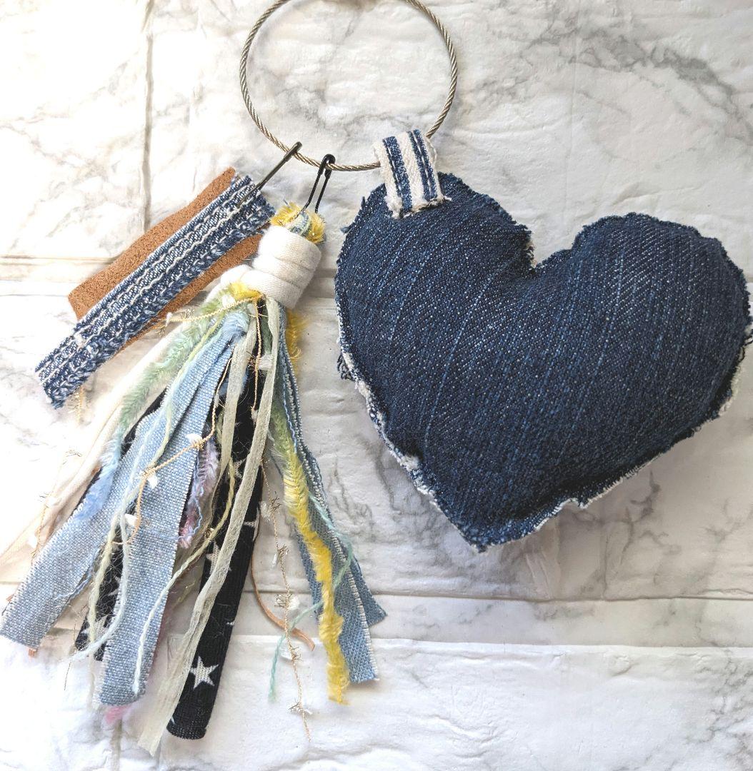 タッセルキーホルダー デニムリメイクハートチャーム️♡革タグ