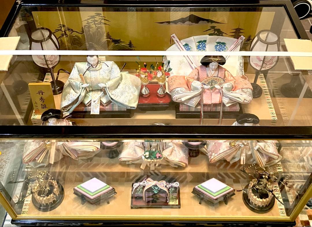 雛人形ガラスケース・オルゴール付き