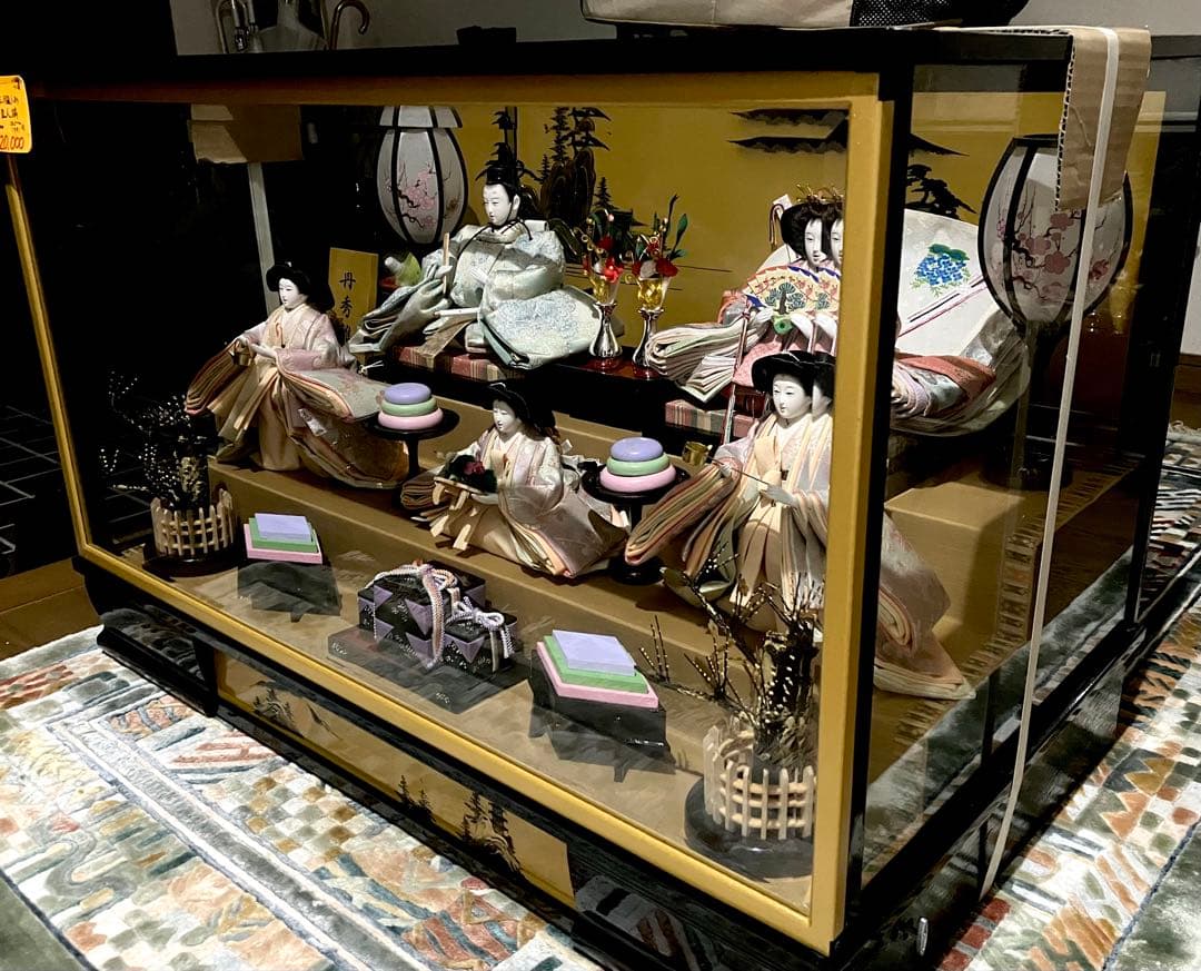 雛人形ガラスケース・オルゴール付き