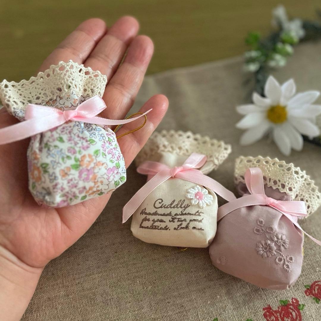 2402-22 ミニストラップサシェ 香り袋 3個組 くすみピンク 花柄 レース