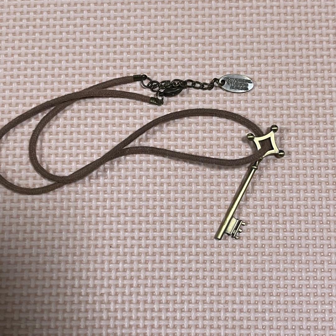 進撃の巨人 ユニバ usj エレン 地下室の鍵 ネックレス - メルカリ