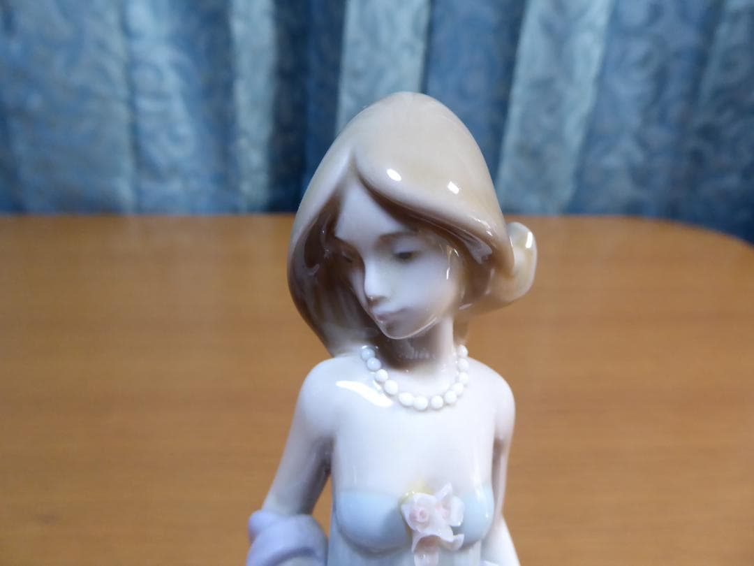 リヤドロ　陶器製　インテリア　5487　少女　パーティ　200A