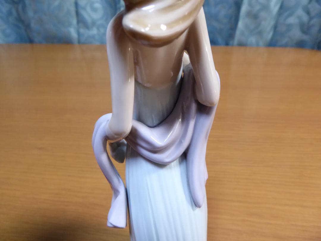 リヤドロ　陶器製　インテリア　5487　少女　パーティ　200A