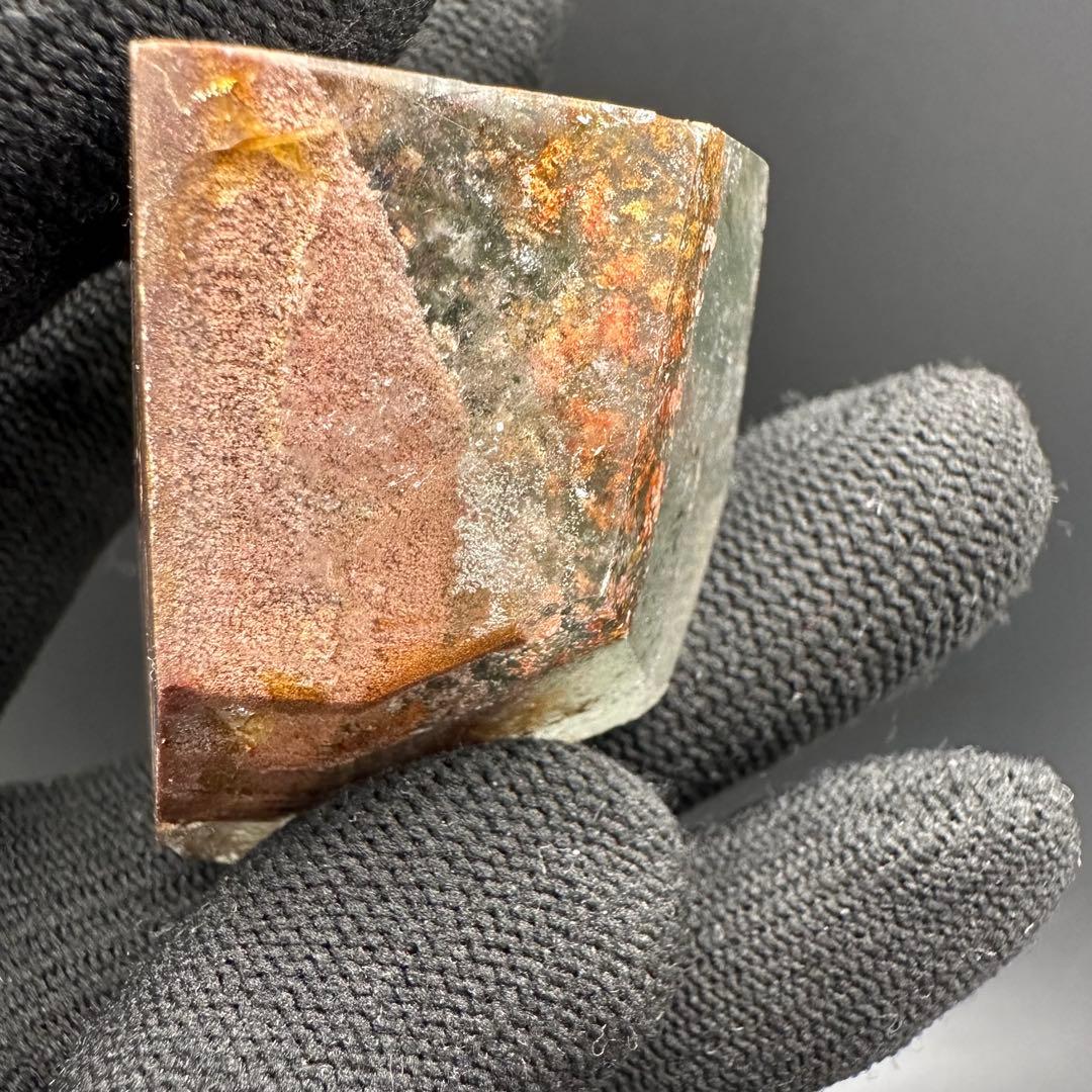 ガーデンクォーツピンクオレンジ花畑ファントム有レインボー入り天然石