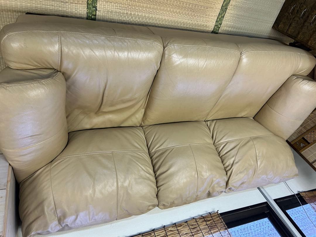 ベージュ レザー 3人掛けソファ