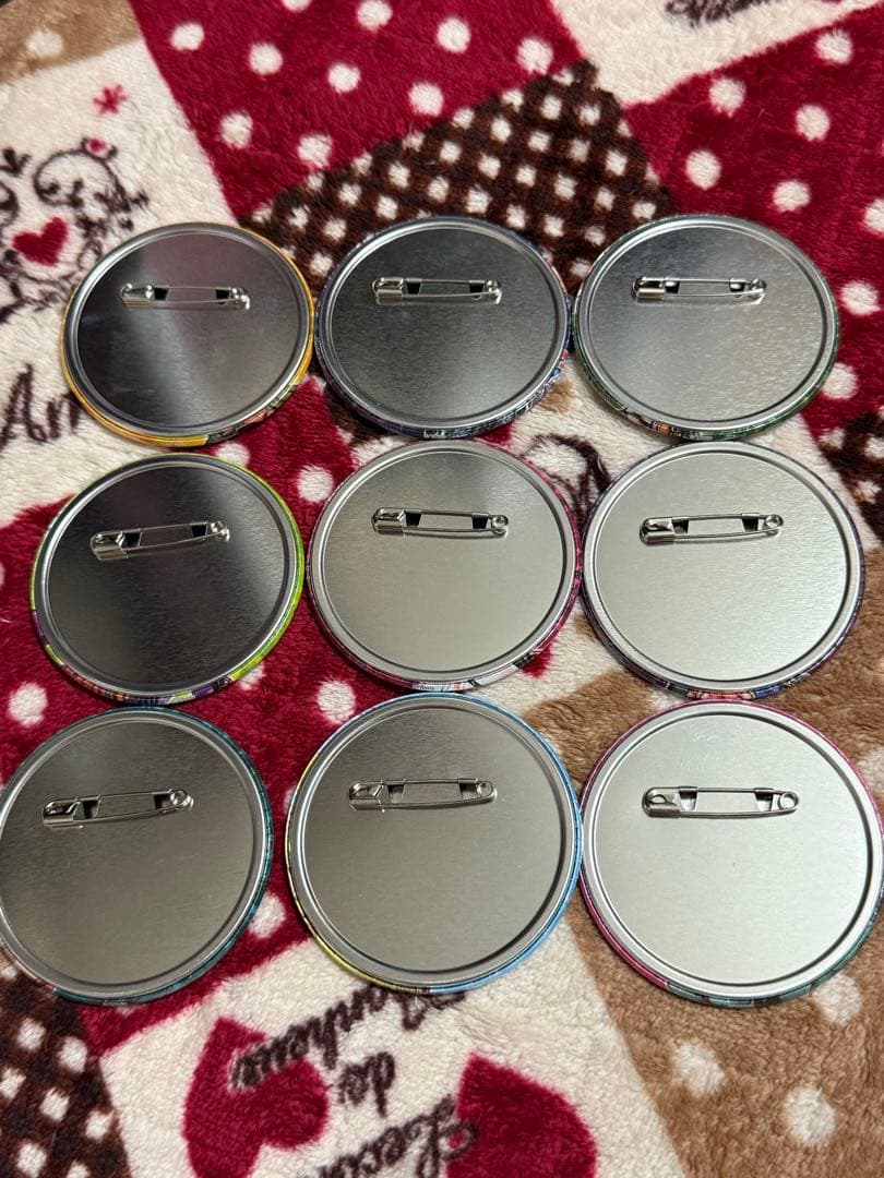 ジョジョの奇妙な冒険 荒木飛呂彦原画展 heroes 缶バッジ　9種類　ケース付