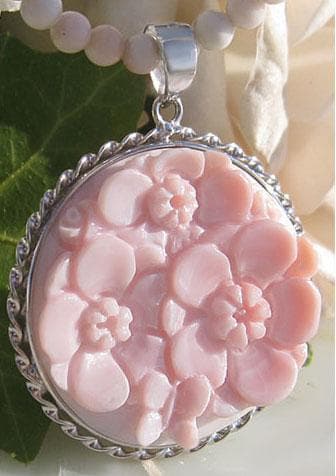 新品 ガリオーネ氏　シェルカメオ　ペンダントトップ　美しい花蝶