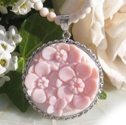 新品 ガリオーネ氏　シェルカメオ　ペンダントトップ　美しい花蝶