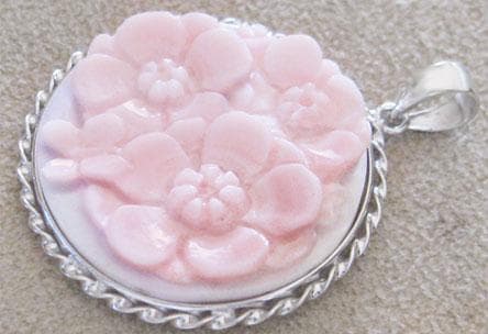 新品 ガリオーネ氏　シェルカメオ　ペンダントトップ　美しい花蝶