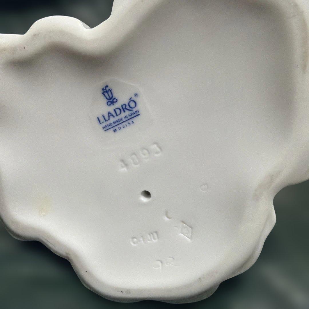 リャドロLLADROの大型陶器 仔犬を抱く貴婦人 - メルカリ