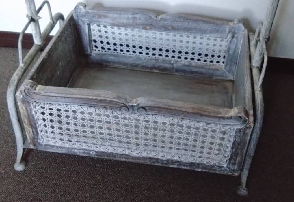 サラグレースのアンティークハンガーラック