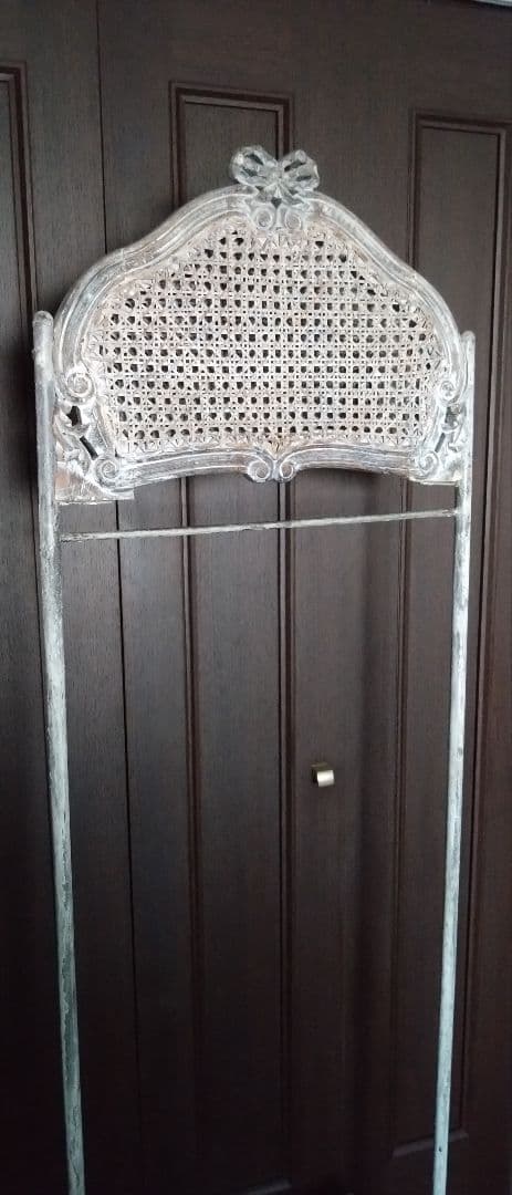 サラグレースのアンティークハンガーラック