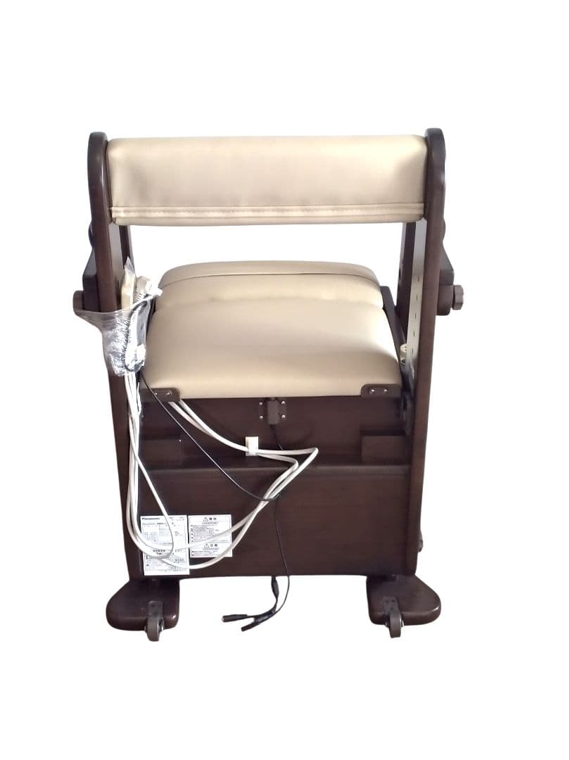 【新品未使用】家具調トイレ 座楽 脱臭 あたたか便座 PN-L23318