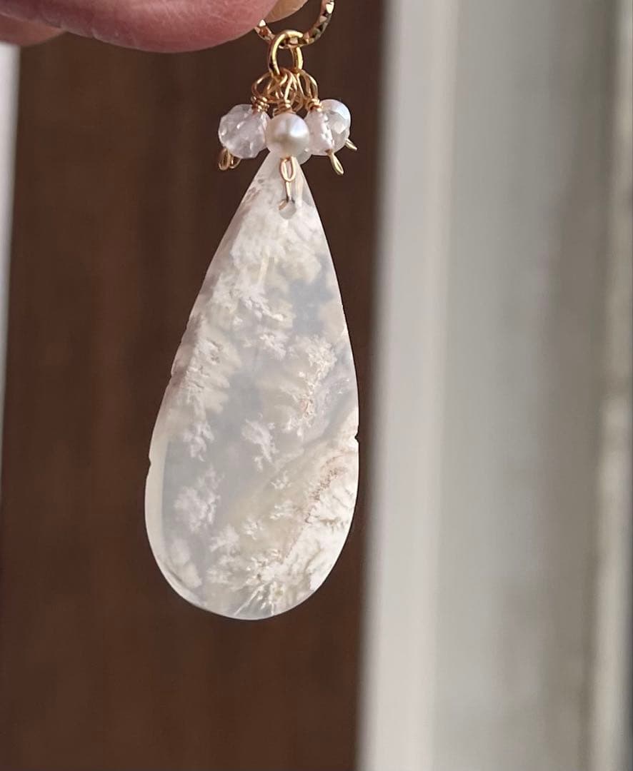 ホワイトプルームアゲートネックレストップ☆ラスト