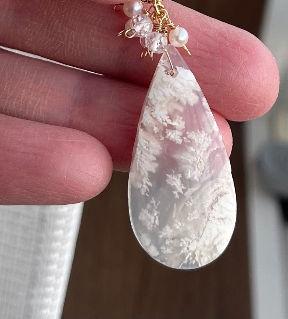 ホワイトプルームアゲートネックレストップ☆ラスト