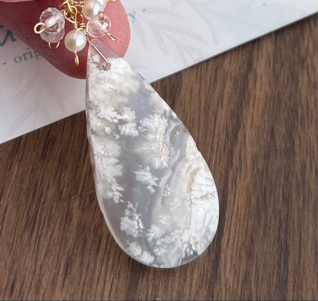 ホワイトプルームアゲートネックレストップ☆ラスト